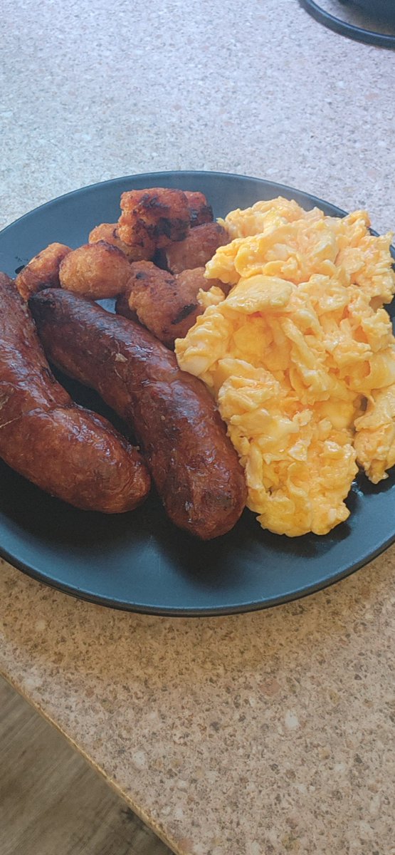 Rishistaxreturn's tweet photo. Went sausage and eggs for todays #shamelesslikefarming but which sauce is on it?🤣🤣🤣#sunDave. https://t.co/WGfclONsFI