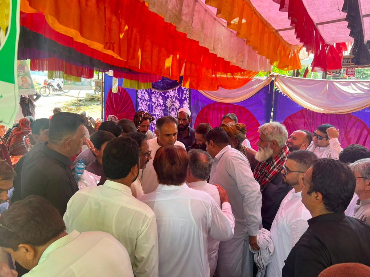 BilalAKayani's tweet photo. Great to see the enthusiasm of PMLN voters and workers at the PMLN polling camps in Sohawa for LA-39 and LA-42. Now on the way to our polling camps in Dina, followed by Jhelum. 
#KashmirSherKa https://t.co/1VaPLTlVcX