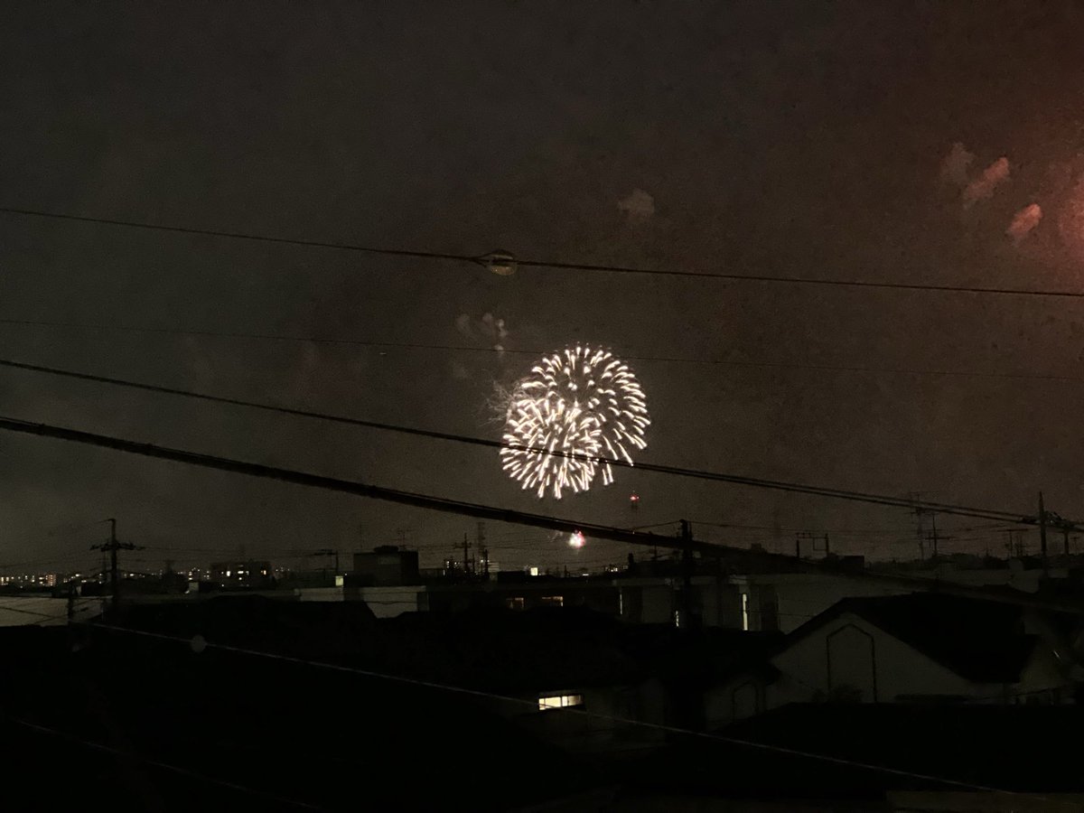 jcbus119's tweet photo. 2026手賀沼花火大会会場🎆まで行けなかったから、近くの屋上で撮影して見ました、来年何とか時間を作って行ってみたいと思います😄🤩 https://t.co/J22cbMELeK