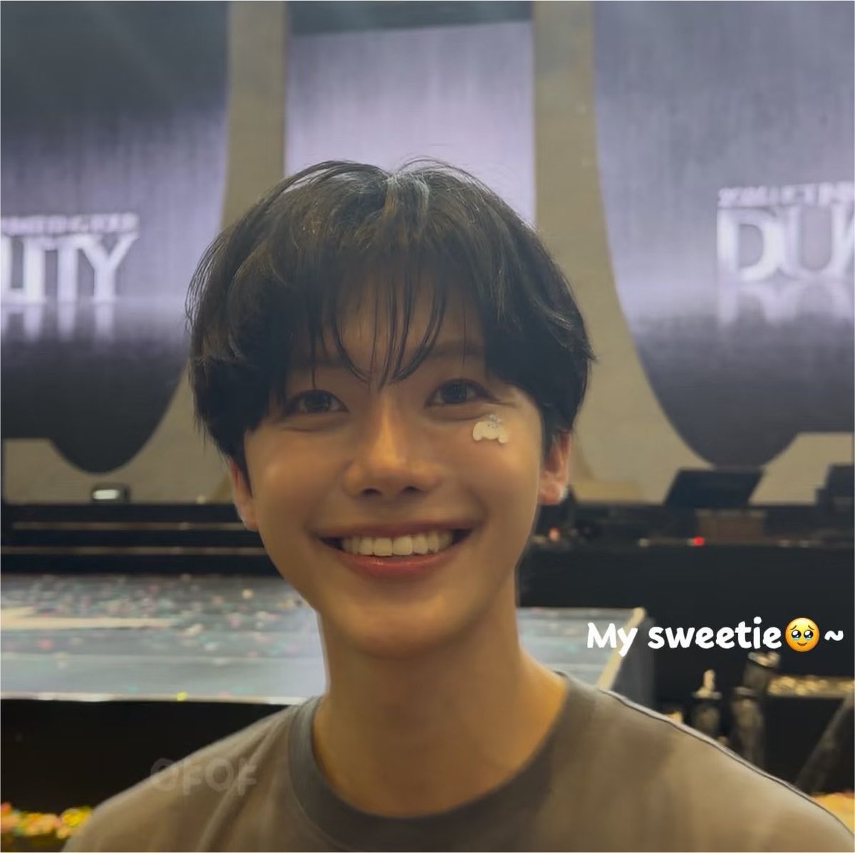augustjaemie's tweet photo. a smile that never change ◡̈ https://t.co/Gs1pR4Y43t