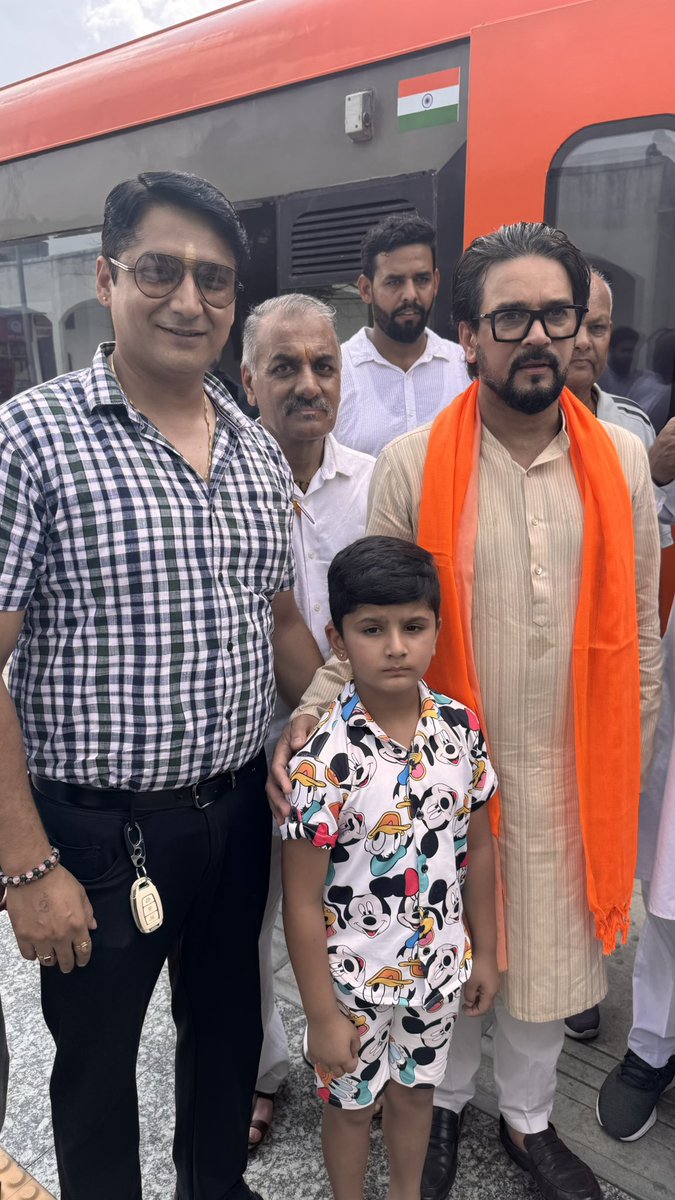 DoctorSandhal's tweet photo. पूर्व केंद्रीय मंत्री और लोकसभा सांसद अनुराग ठाकुर (Anurag Thakur) से मिलकर निश्चित रूप से एक ऊर्जावान अनुभव हुआ! आप युवाओं, खेल और देश के विकास को लेकर अपने ओजस्वी बयानों के लिए जाने जाते हो।#thanks @ianuragthakur https://t.co/S2J1KT8S6N