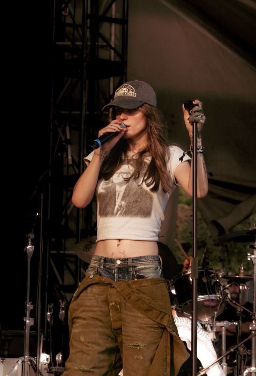 dollofcain's tweet photo. i'll never shut up about hayden's look at lollapalooza back in 2024 https://t.co/fnilDn3yH6
