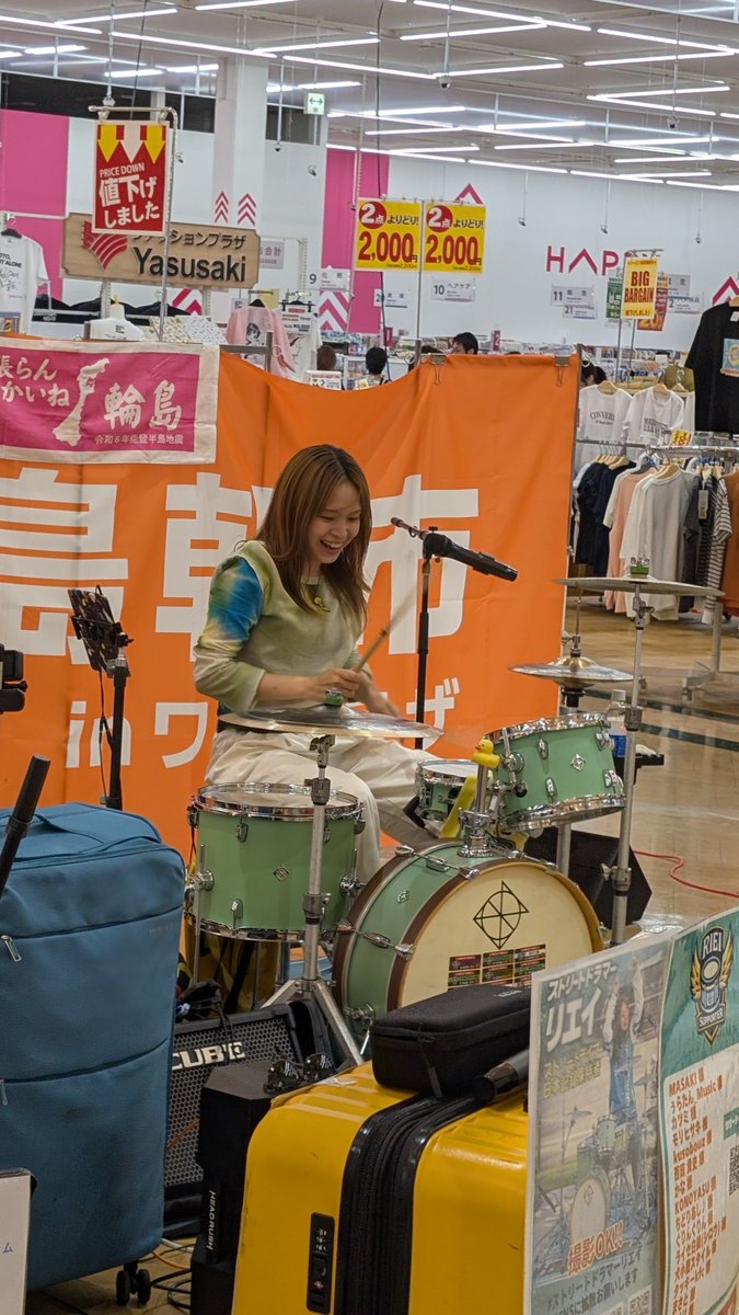 hamuness's tweet photo. からの #ストリートドラマーリエイ さんのドラムパフォーマンス！！

リエイさんに会えたのは１月のFC限定BDイベントぶりだから半年以上ぶりで、最近は仕事で疲れてたからめっちゃ元気もらえました😄✨ https://t.co/LKXdV1j9uB