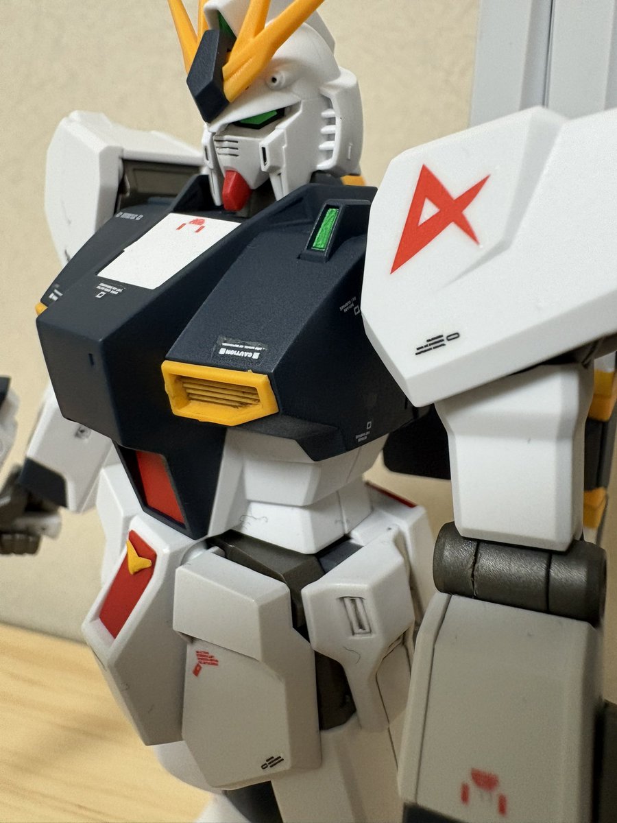 rg100randall1's tweet photo. #積みプラ崩し大会2026夏 #完成 
#7個目 #逆襲のシャア
 νガンダムは伊達じゃない！
今回はデカールはってつや消しトップコートまでやりました。
トップコートやると仕上がりがグッと良くなりますね！
次は場所をとっているデカ目のやつのどれかにします。 https://t.co/ckPjRztBct