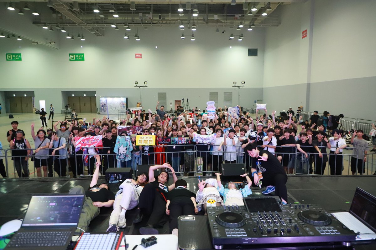 illustar_fes's tweet photo. 일러스타 페스 12, 모든 일정이 DJ 커넥트를 마지막으로 종료되었습니다!

부산에서 이틀간 일러스타 페스와 함께해 주신 모든 분들께 감사드리며! 다음은 4주 후, 일산 KINTEX에서 뵙겠습니다!

👋😁
조심히 들어가세요~

#일러스타 #일페 #일러스타12 #일페12 https://t.co/8B3nfhDcka