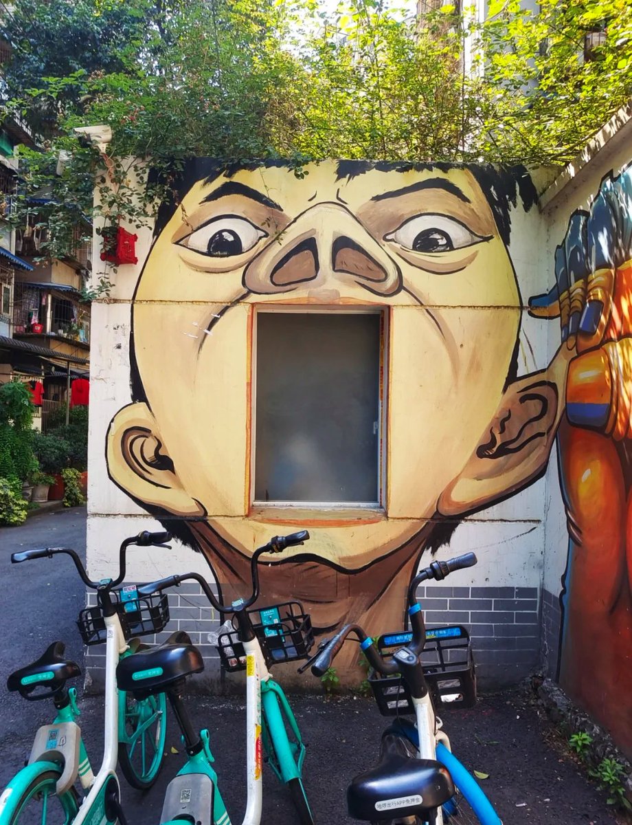 MapleSchmelter's tweet photo. Just stumbled on a hidden street art alley downtown—vibrant murals that make the gray city feel alive! Stopped to sketch a tiny corner, and the local artist even waved and gave tips. Art really is everywhere if you take a second to look. #StreetArtLove #ArtEveryday， https://t.co/1Kb2p2ZqcJ