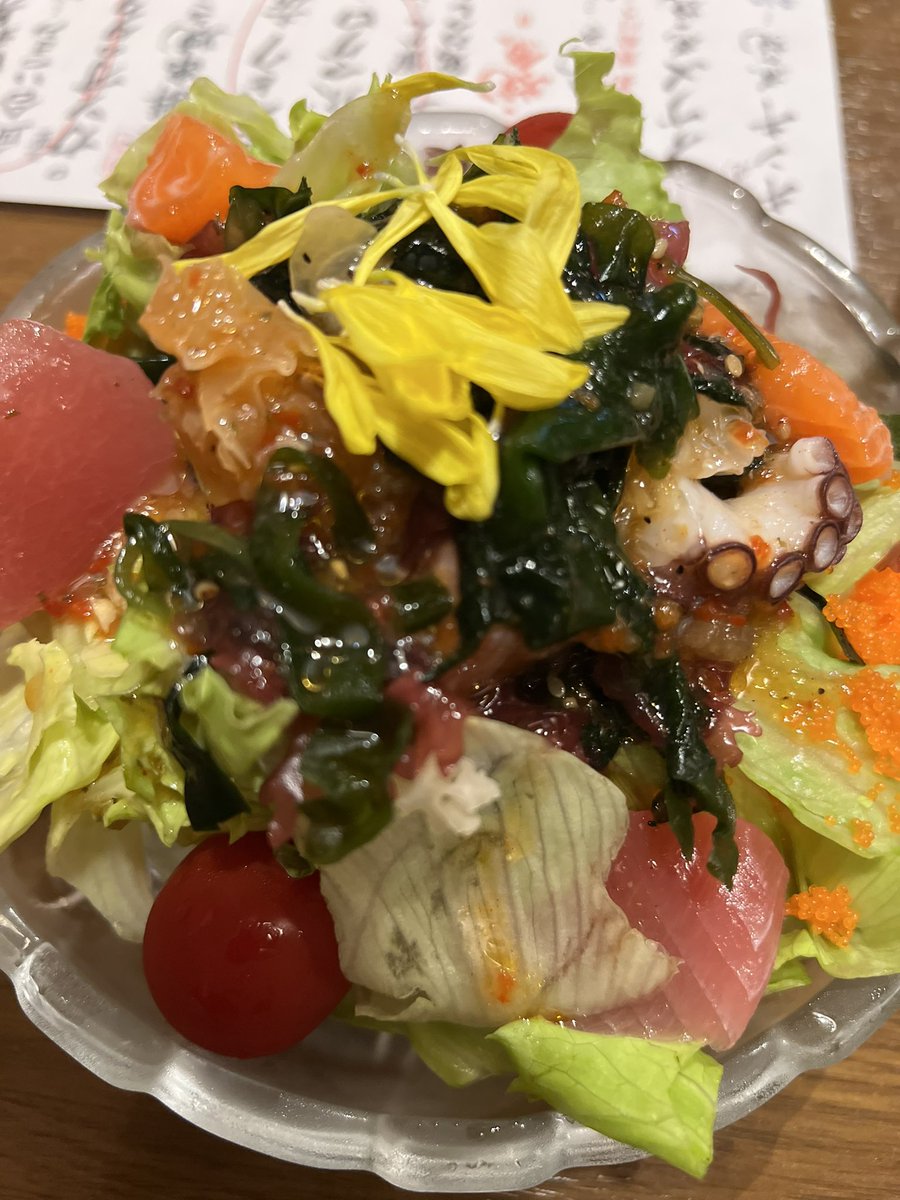 NAL1971's tweet photo. 釣具屋の帰りに晩ご飯。
岩牡蠣にゴーヤの天ぷら、伊勢マグロの中トロ刺身…
満足です😋😋😋 https://t.co/W6iunagLj3