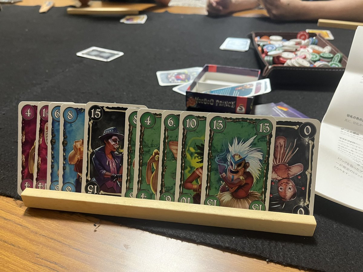 iida_game's tweet photo. 定例会で遊んだゲーム
「ブードゥープリンス」
クニッツィアのトリテ
トリックを一定数取ると得点を得てから脱落していくが最後の1人になってはいけないところがクニッツィアらしいね
後半のヒリヒリ感がたまらないゲーム面白いぞ！

#ボードゲーム
 #飯田市 
#RPG博物館 https://t.co/aIdIMELTQi