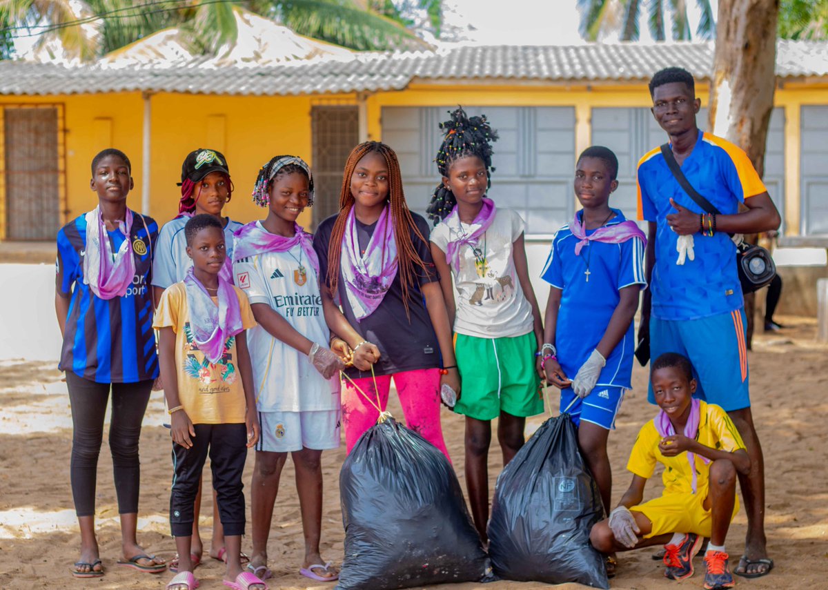 DuSol_tg's tweet photo. Jogging + ramassage des déchets = une matinée 100% engagée pour les jeunes du camp « Bâtir Ensemble ». #DUSOL #Salubrité #Togo https://t.co/Oj4QhOZV0K