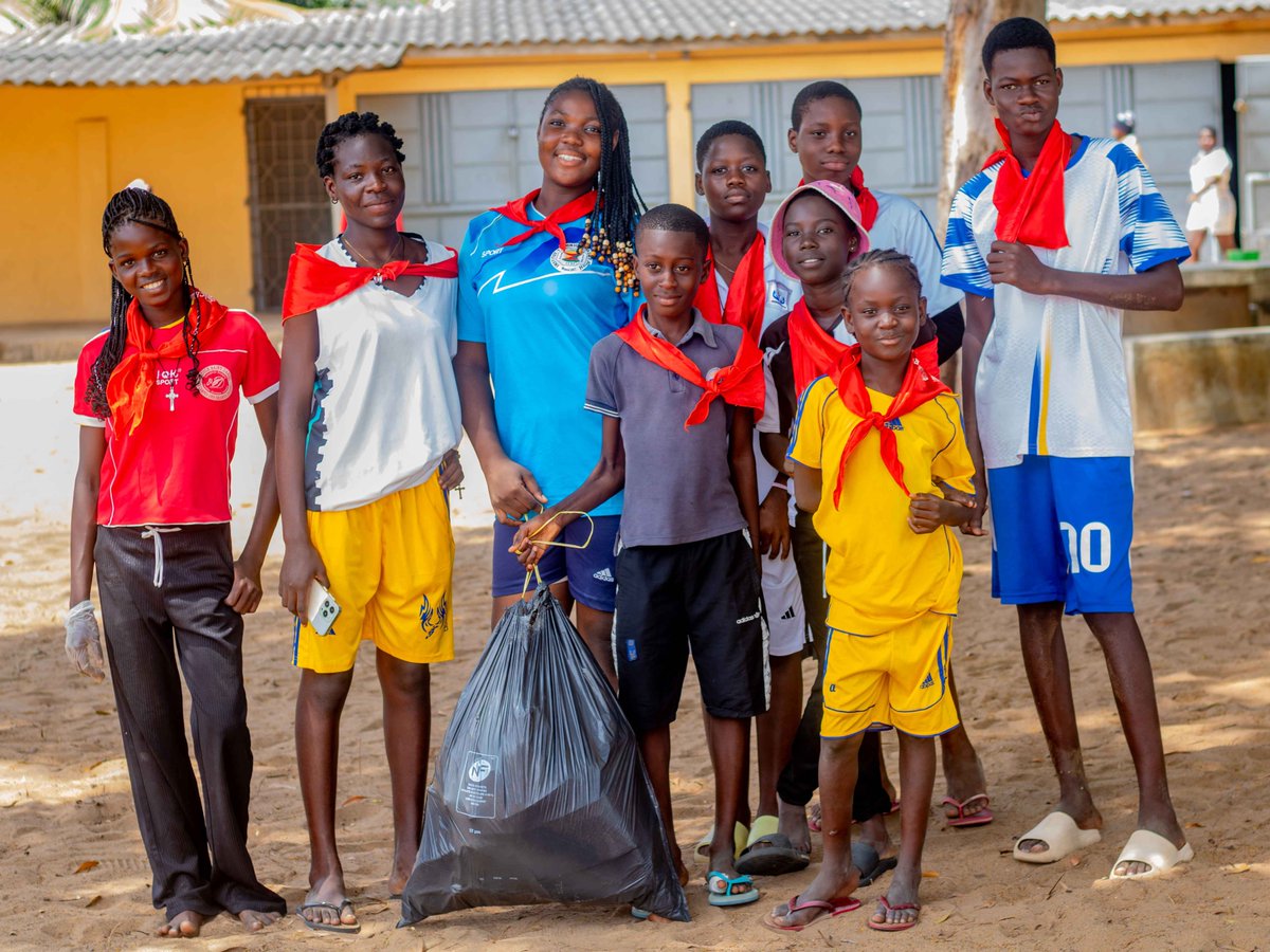 DuSol_tg's tweet photo. Jogging + ramassage des déchets = une matinée 100% engagée pour les jeunes du camp « Bâtir Ensemble ». #DUSOL #Salubrité #Togo https://t.co/Oj4QhOZV0K