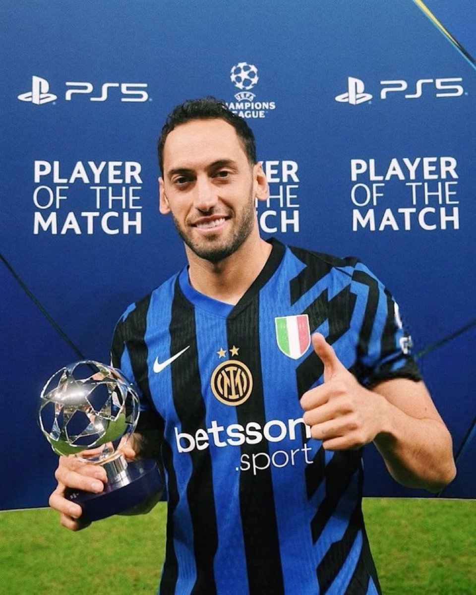 ArenaSports's tweet photo. Fenerbahçe, hem Hakan Çalhanoğlu ile hem de kulübü Inter'le görüşmelere başladı.

(Fotomaç) https://t.co/E5faXugWwx