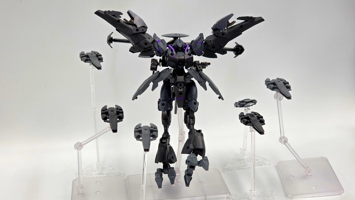 IGEL_Drei's tweet photo. ヴェルデノヴァ "ケライノー"

マクシオン軍がヴェルデノヴァ イミテーションを独自改修した特殊機

高性能予測演算AI「M.O.I.R.A.I」を搭載し、敵機の挙動を数秒先まで予測可能

無線誘導兵装《PINION》を従え、戦場を蹂躙する黒き暴風となる

※3Dメタリックシール2を使用

#30MMSM2026 https://t.co/2gl0VXCFnp
