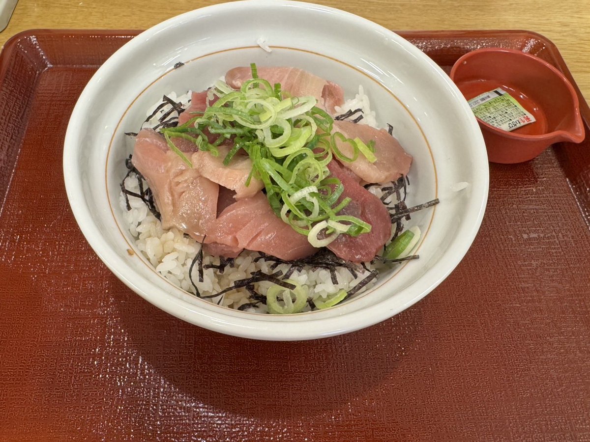 m__l__a__'s tweet photo. 彼女になか卯のマグロ丼美味しいと聞いて食べてきた！！

めちゃ美味しかったけど
違うの食べてたらしくておもろいwww https://t.co/LQyRtQaWx4