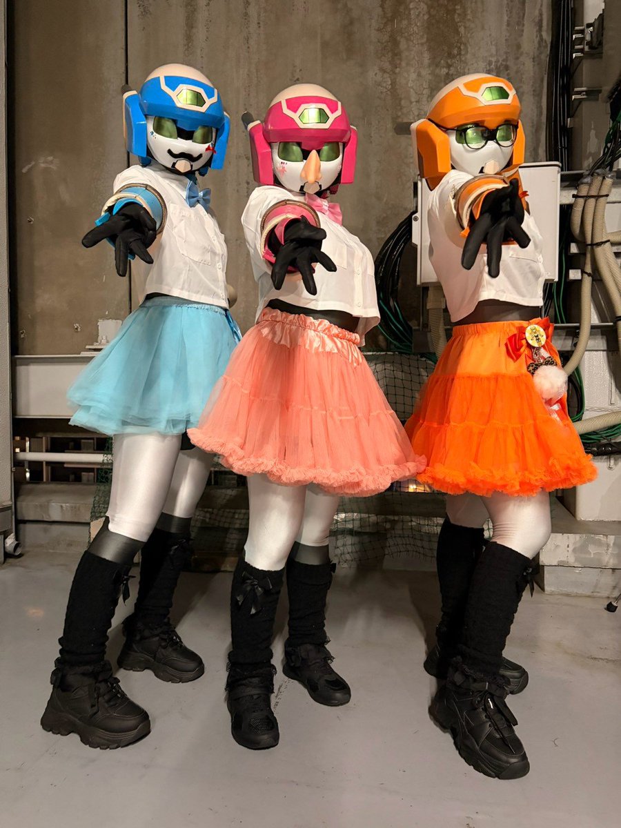 HerRo2HerRo2's tweet photo. おつかれさまですピ!✨🩵🩷🧡
きのうHerRo*2で撮ったおしゃしんがぜーーんぶ、新喜劇のおすがたでしたピ🤭
これはアンテナバリ3のポーズ!
なんだけど、みんなの顔が面白くてあまり視界に入ってこないですピꉂ🤣𐤔
みんなはきのうたくさんねむれたー??
#ファイナルネモリー
#HerRo2 https://t.co/A2ukUBjeA1