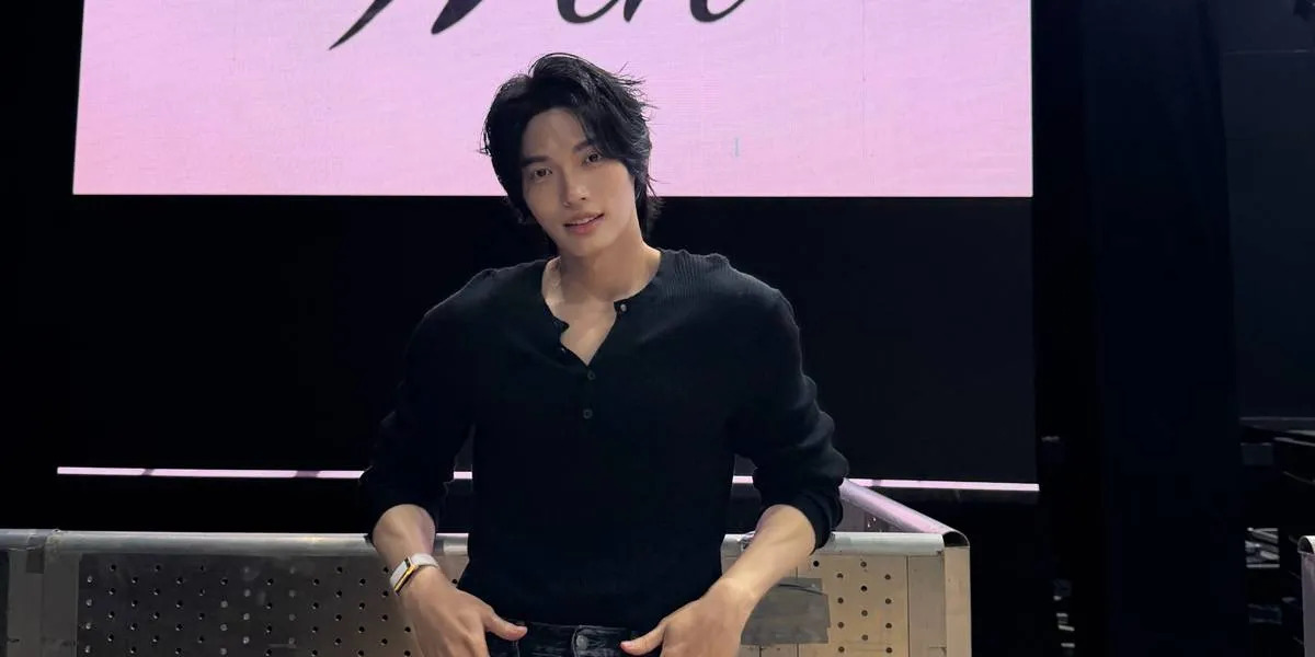 KapanlagiKorea's tweet photo. Ketampanan Win Metawin di Jakarta, Sayangnya Kita Semua: Win Metawin membagikan beberapa foto ketika ia berada di venue fanmeeting-nya di Jakarta. Tiga kata buat Win Metawin nih, GANTENG BANGET SAYANG! #WinMetawin https://t.co/Ge8CARMb23 https://t.co/C5m79PcH9J