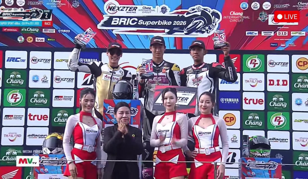 maulh4's tweet photo. Congratsss adekk 🥳🥳 juara 2 dari kategori super sport 600cc (SS1) 
Nnti kita kejar P1 oke 🥳🥳

ING AT BURIRAM
#IngxBRICRound2
#ingasavanund https://t.co/qE4H0ZHVI4