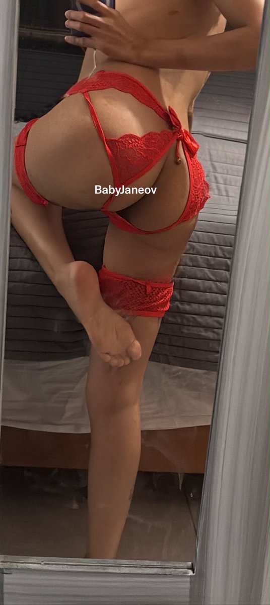 BabyJaneov's tweet photo. Quien para darle unos sentones mientras mi novio ve😼
#hotwife #cuckold https://t.co/9JxA4jf9vc