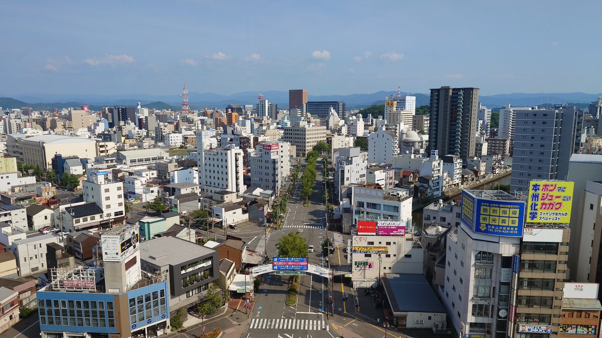 ReoTra810's tweet photo. 和歌山市駅内にあるカンデオホテルの最上階にある大浴場は、宿泊をしなくても入浴する事が出来るので行ってきた

最上階にある大浴場なので、和歌山市内を一望する事も出来るおすすめスポット!! https://t.co/1af5ucA9VQ