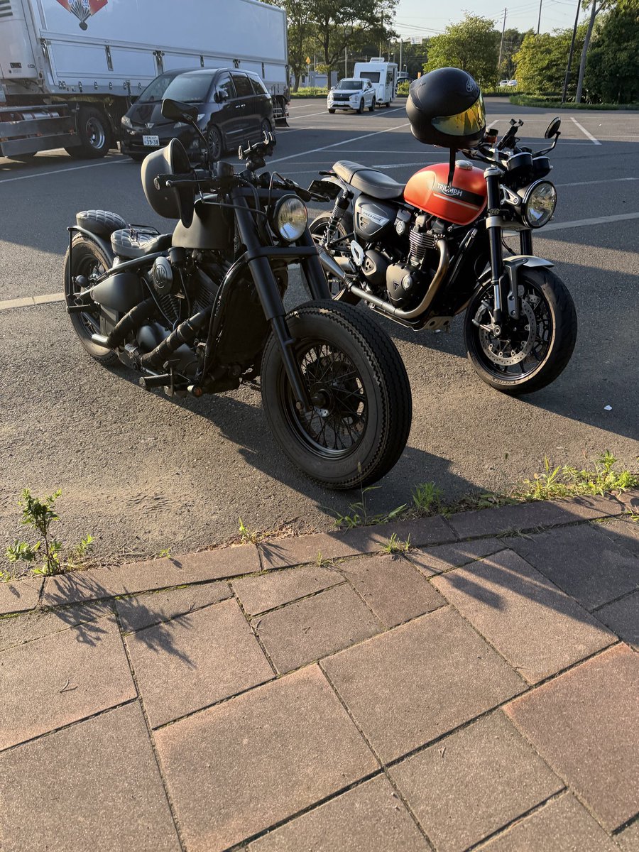 Ritoma1_358's tweet photo. 僕のハーレー納車されましたw 
スピードお兄さんと久しぶりにツーリングしました！😂　
#苫小牧ハーレー
#排気量　
#兄貴 https://t.co/fTrJv5empz