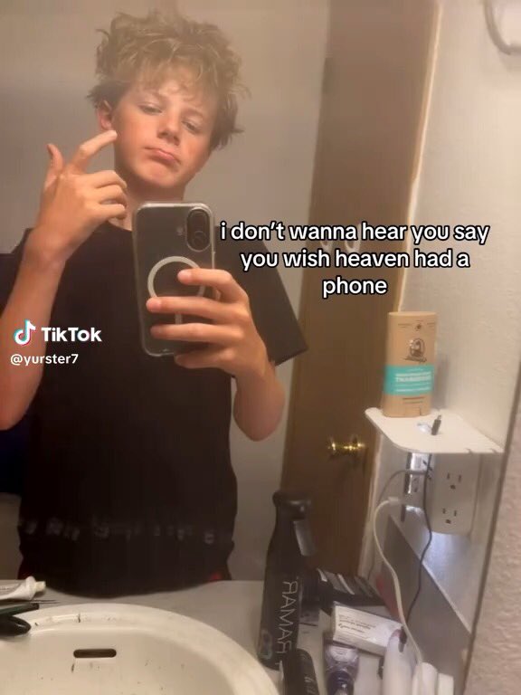 mideclement001's tweet photo. That shit never rings.😓 https://t.co/EjPij2zAIE