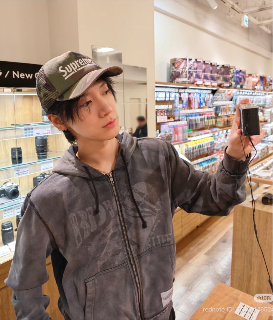 Peejador_'s tweet photo. พาคนสวยออกมาดูกล้องครับ สงสัยจะถูกใจ แต่รอเงินเดือนพี่ออกก่อนนะที่รัก https://t.co/OBCLcy0TXS