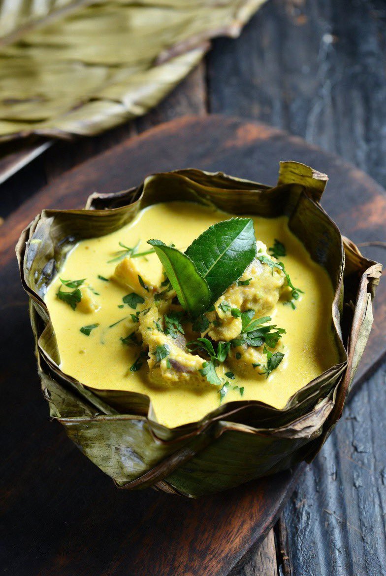 KhmerPod101's tweet photo. 🇰🇭 Cambodia’s national dish is Fish Amok!
A creamy, fragrant fish curry steamed in banana leaves until it turns into a soft, mousse-like texture. Made with coconut milk, lemongrass, kaffir lime, and local spices.
Have you tried it?
#Cambodia #FishAmok #KhmerFood #Foodie https://t.co/mKQuNKnCFl