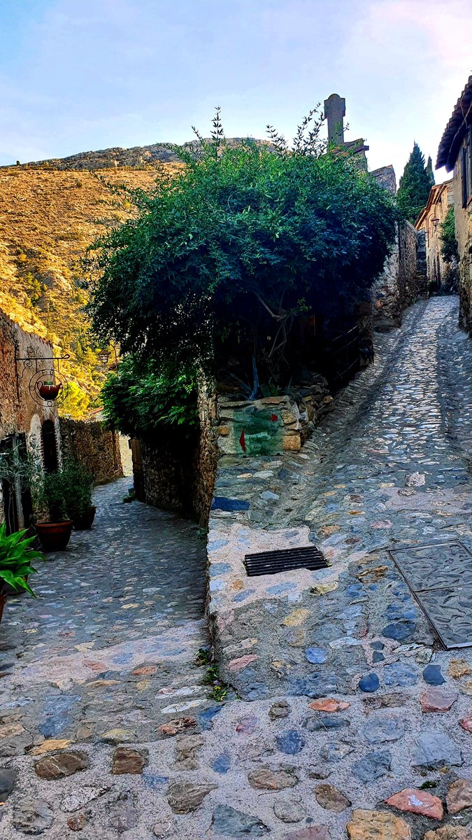 claude_castera's tweet photo. Castelnou. Pyrénées-Orientales https://t.co/6cz1nDxQif
