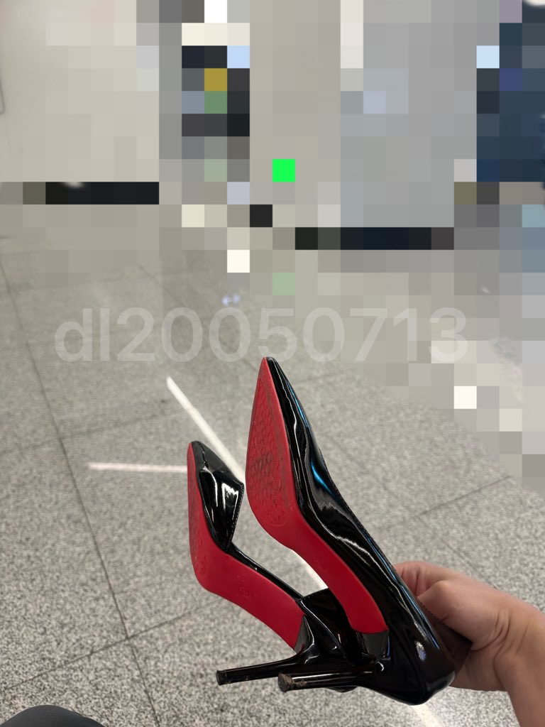 dl20050713's tweet photo. 结束一天漫展的申鹤大人，鞋子被我用花言巧语当场买下，它的未来会遭遇：
1.一只被闻着另一只被用来当飞机杯
2.用两只高跟鞋跟无限剐蹭乳头
3.一边看着朋友圈发的场照一边舔舐鞋子内部
4.玩腻了之后被当作一次性烟灰缸使用，然后扔掉 #cos #足控 #鞋交 https://t.co/KzmBeiscQB