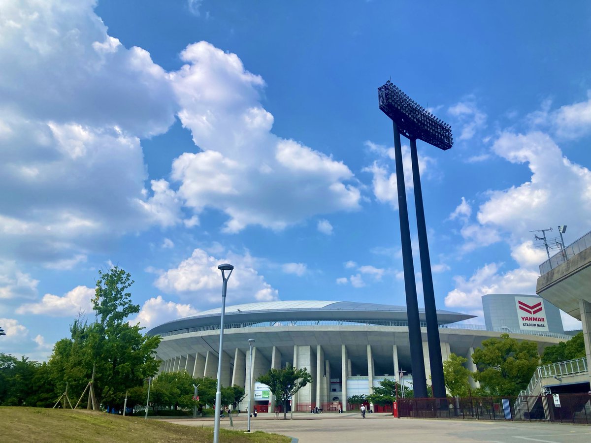 daigo_glocal's tweet photo. 【長居公園】
地下鉄長居駅から徒歩2秒
とりあえずデッカい公園🎡
競技場とかも集約されてた。

近くにミスドあるのでドーナツ頂きました🍩🙏 https://t.co/V55Yd7rCpq