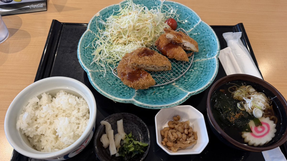 OnsenSommelierM's tweet photo. 1️⃣ようこそ、茨城定食🙄
2️⃣かけ揚げそばが1200円🥹
3️⃣初すぎのや本陣😅 https://t.co/JsxCUk3pOY