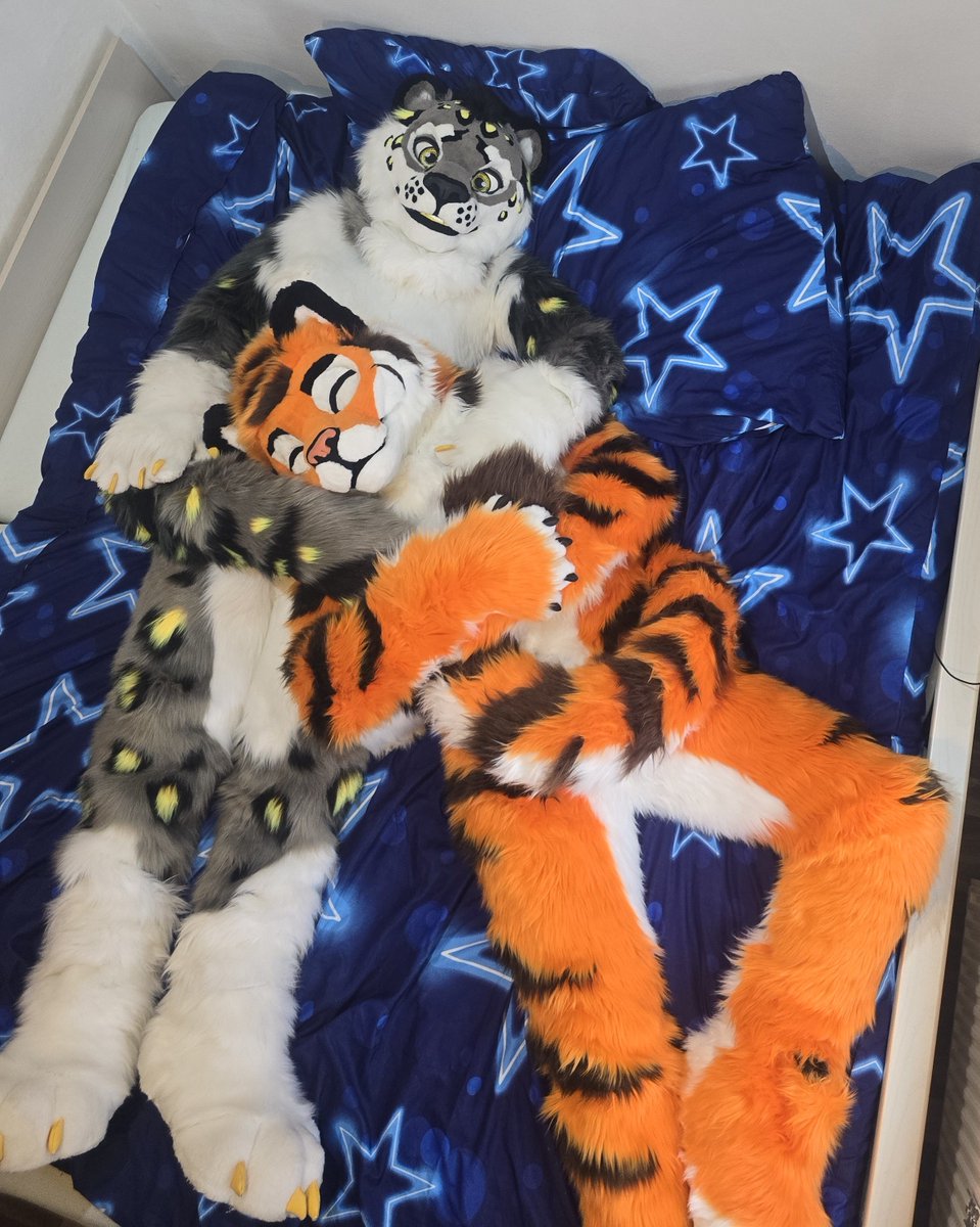 Akoro_snep's tweet photo. Sorry since i started a new job working 12h a day i do not find time to post stuff 😭

@Lucanio_ and me will be on East this week. 
Who will we meet at #East14 to have some cuddles or even sexytimes ?
#Murrsuit #FursuitEveryday https://t.co/xY3WgvWzQh