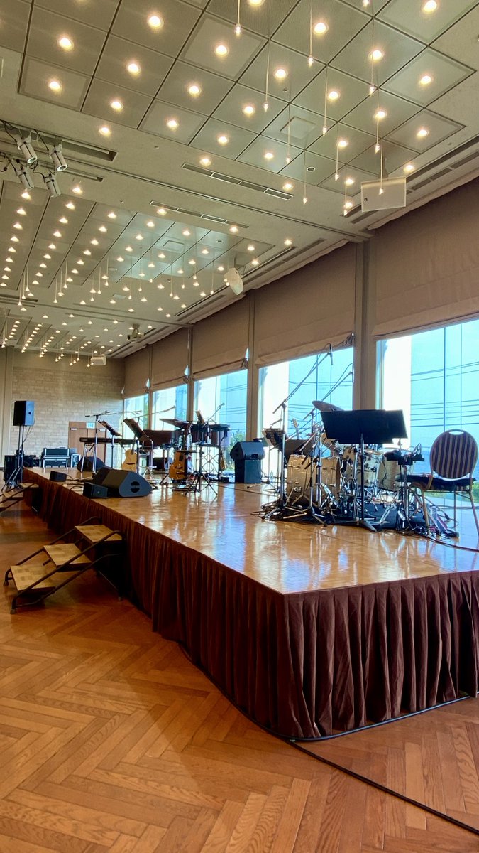 7tc2mp10tok's tweet photo. 南佳孝 & 杉山清貴 Half&Half SEASIDE LIVE 2026へ行ってきました🌊
2026.8.1(土)鎌倉プリンスホテル
バンケットホール七里ヶ浜
海を背景に最高のロケーション💙
カバー曲を中心にお二人のハーモニーが
素晴らしかったです💕
大人の時間でした♪
#南佳孝
#杉山清貴 https://t.co/5bHFg9vKUD
