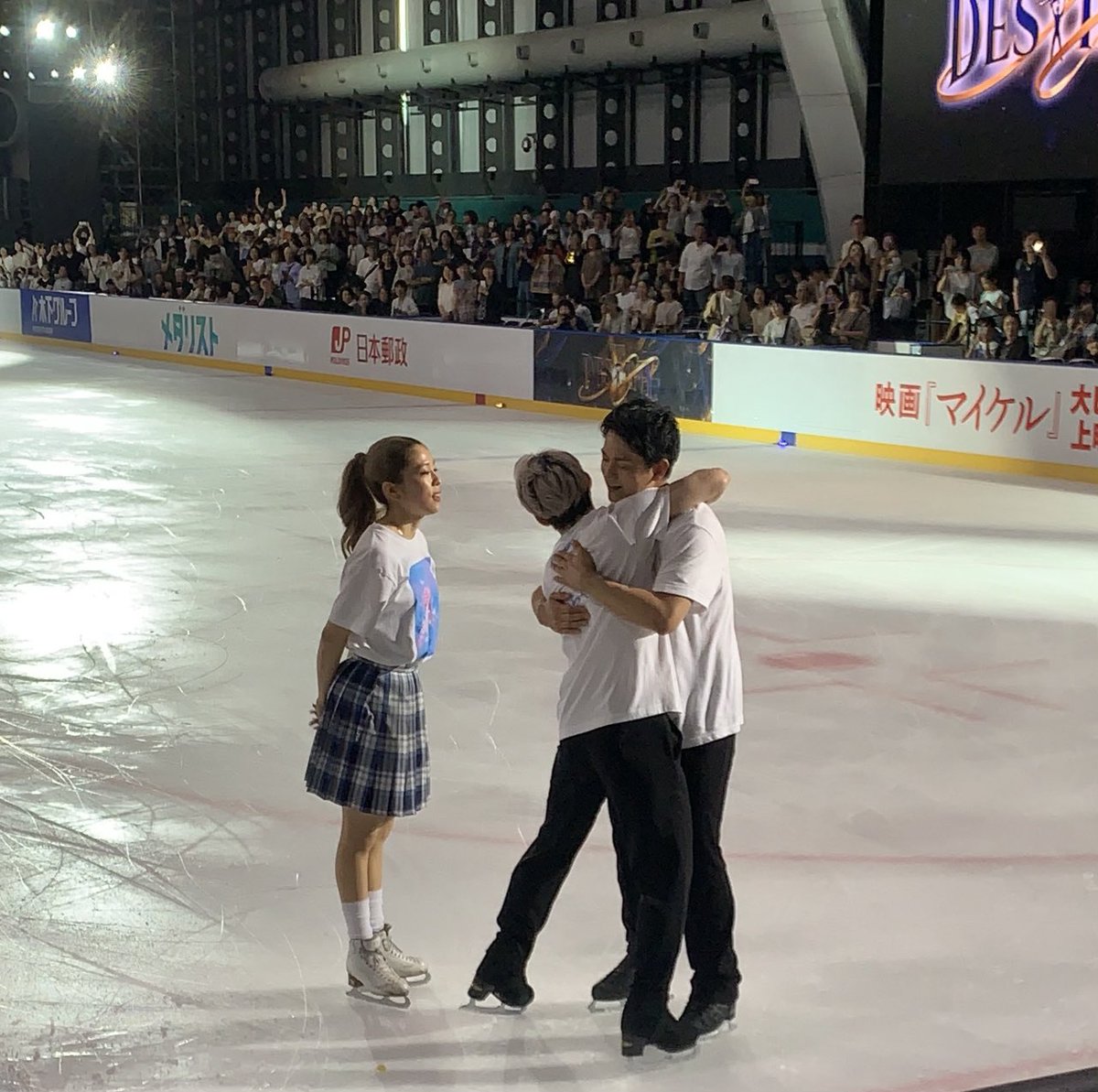 anna__voronova's tweet photo. 最後の最後。木原龍一×髙橋大輔の熱い抱擁😭
2014年、共にソチ五輪に出場したものの思うような結果は得られず不本意だった2人。
12年後、こんなにも幸せな抱擁がみれるなんて思わなかった！ありがとう😭 https://t.co/iXLSiCP2Ey