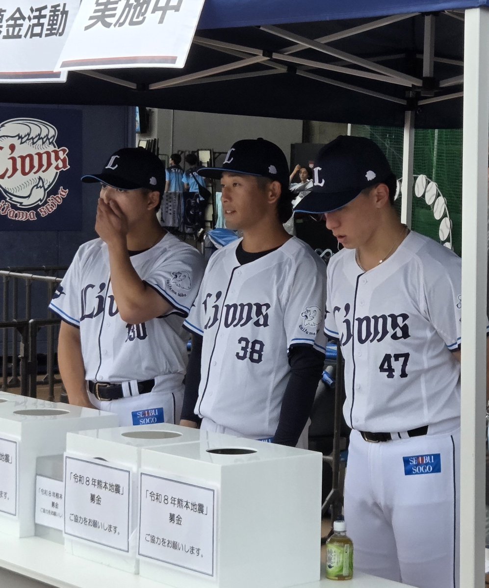 _nobunobuchi's tweet photo. ド着してます🦁
熊本地震の義援金やっていたので、
募金しようと財布を出していたら、
脇から選手が登場してきてビビリました😅
獅子まんまは、海老とたっぷり野菜の
トマト冷やし麺食べました😋🍴
逆転するぞ‼️ライオンズ🔥 https://t.co/53cIgYfsBA