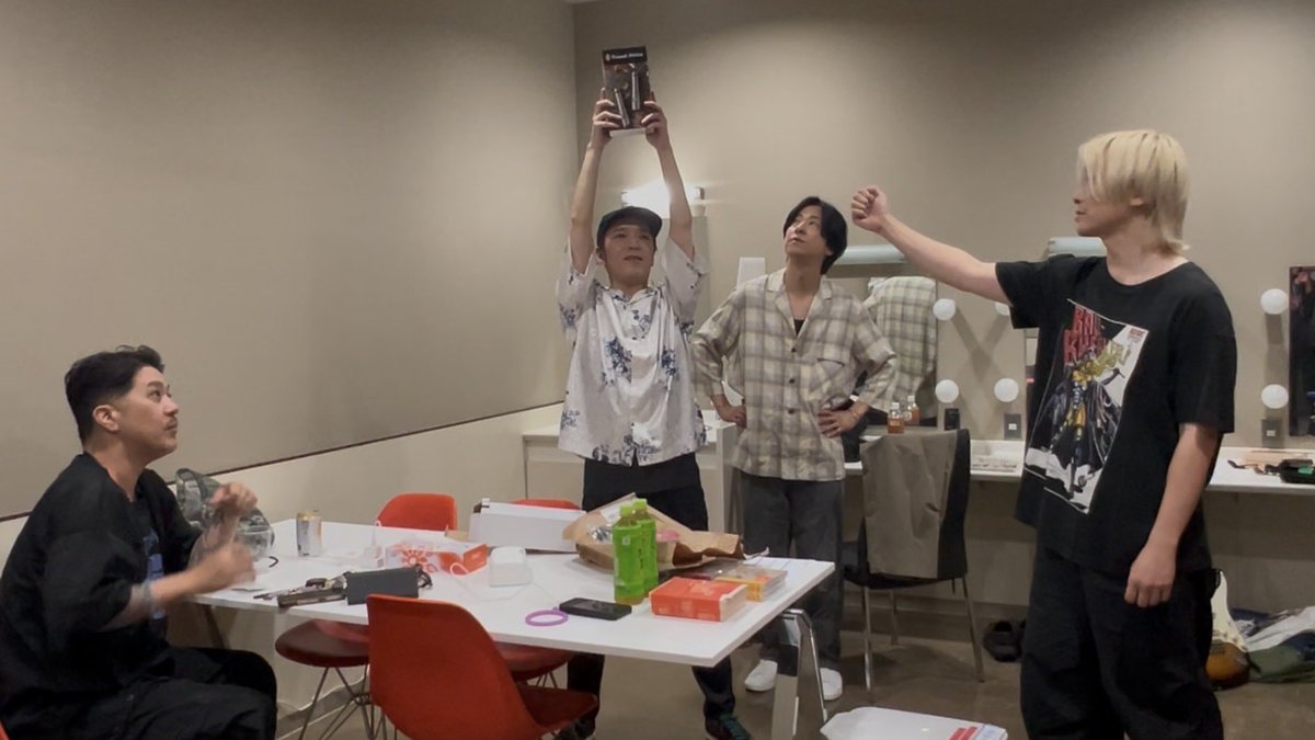 straightenerjp's tweet photo. 【テナモバ】

MOVIE更新しました！

「HAPPY BIRTHDAY OJ!! from シンペイ」

▼動画はこちら
https://t.co/8KPZQRWwlH

#テナモバ
#ストレイテナー https://t.co/qY8MO0yZC0