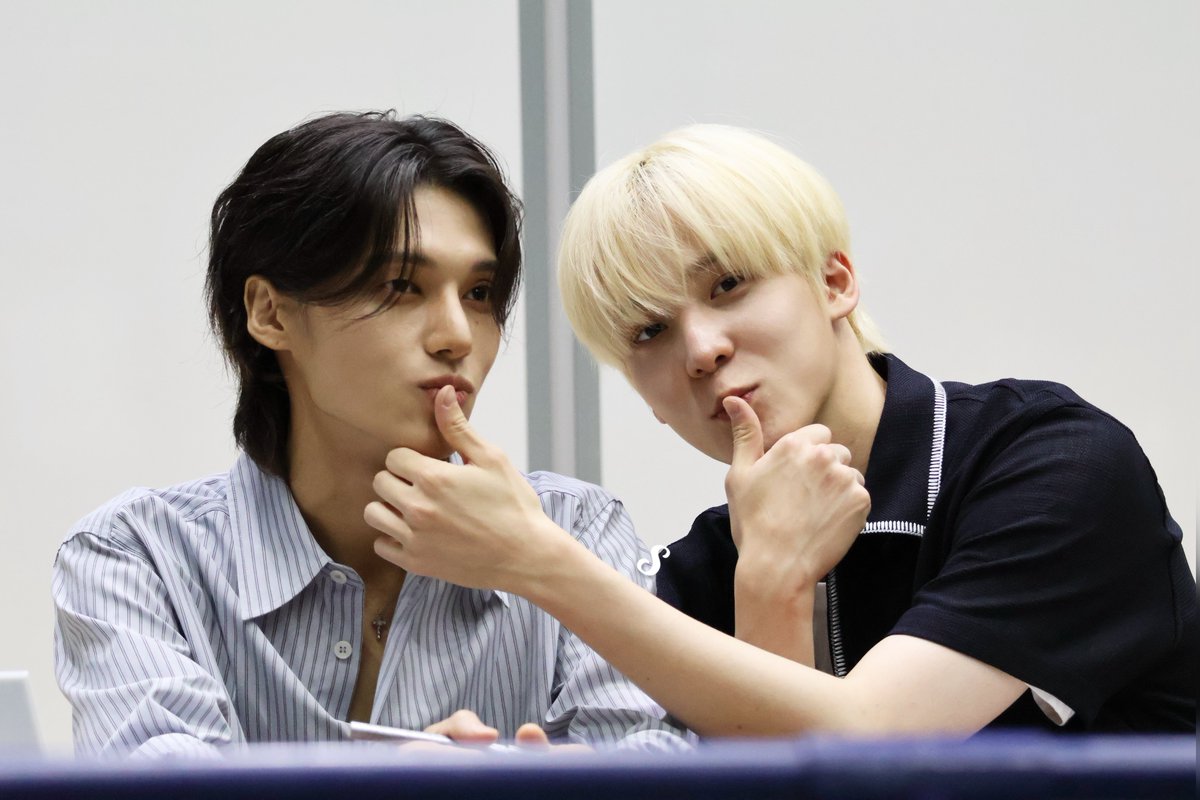 S40087027's tweet photo. 260802 団サ
투정😽👍🏻🤍
#ATEEZ #YUNHO #WOOYOUNG #에이티즈 #윤호 #우영 https://t.co/XQVbWS55zk