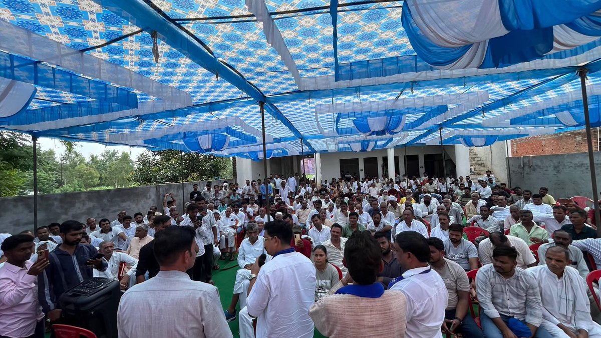 VinayRatanSingh's tweet photo. जनपद मुजफ्फरनगर की मीरापुर विधानसभा में भीम आर्मी और आजाद समाज पार्टी (कांशीराम) के नेतृत्व में कार्यकर्ता सम्मेलन आयोजित किया गया। इसमें पार्टी व संगठन की नीतियों और उद्देश्यों को विस्तार से समझाया गया। https://t.co/A3axOyMsfA