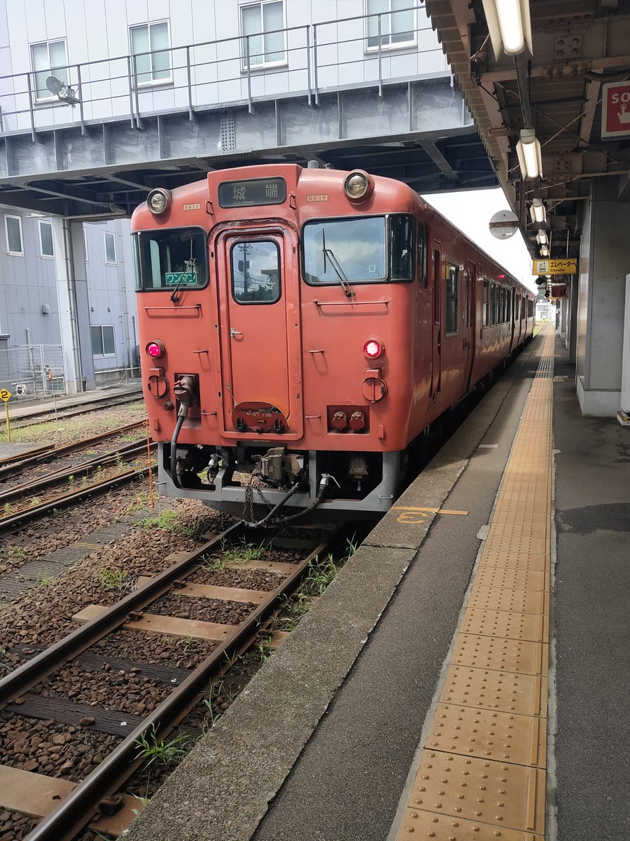 Ver2081074759's tweet photo. 2026年 
夏の青春18きっぷで放浪
最終日
JR城端線
|ωΦ*)ｺｿｰﾘ･高架は
加越能鉄道 加越線跡 https://t.co/f5nmKRqC70