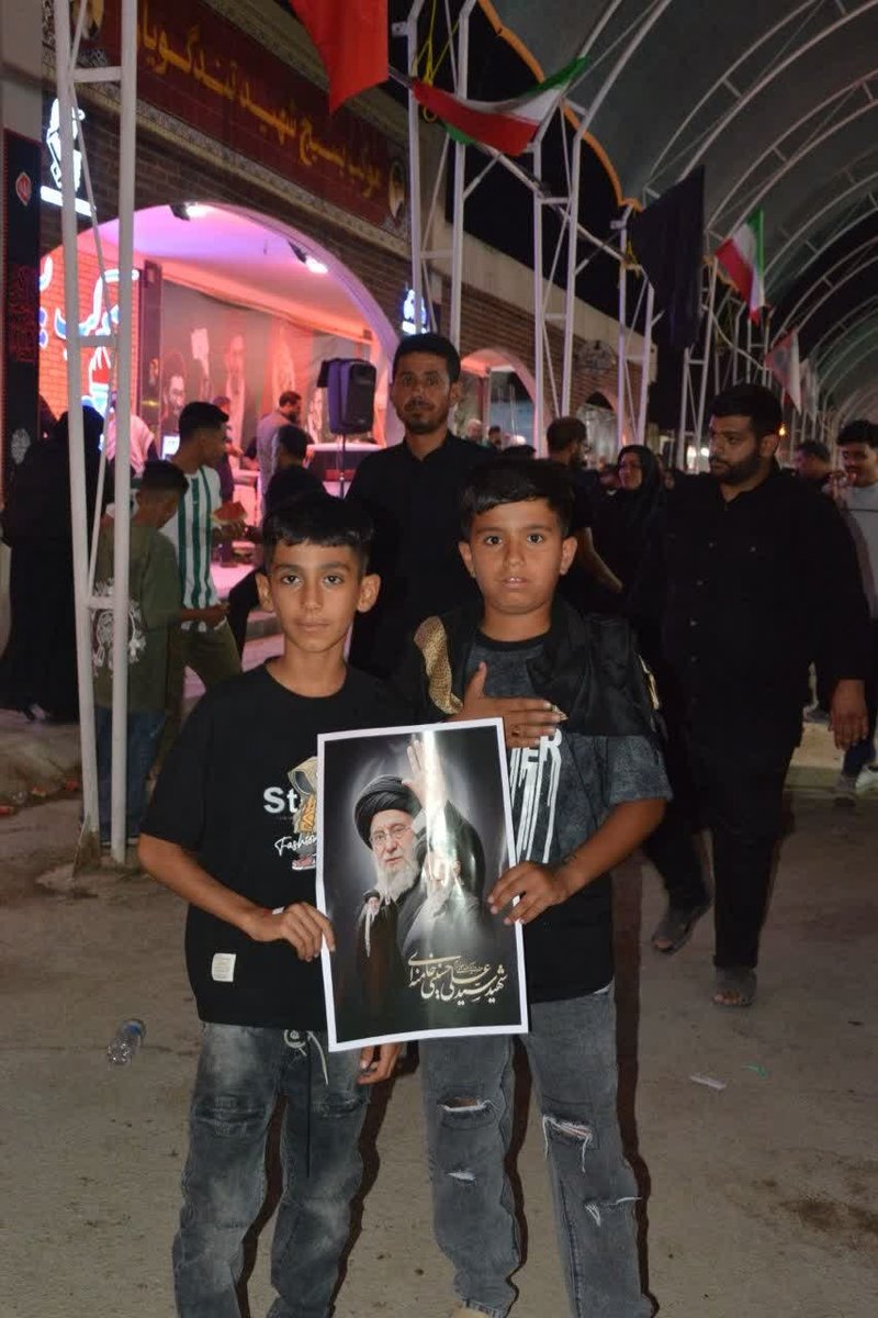Sam224898094185's tweet photo. با خودم فکر میکردم لشکر امام زمان چه شکلی است؟ در این مسیر فهمیدم؛ همین مردمی که بی ادعا و عاشق، خاک کف پای زائرانند.
#یا_لثارات_الحسین 
#اربعین_حماسی https://t.co/MjJLtBO46n