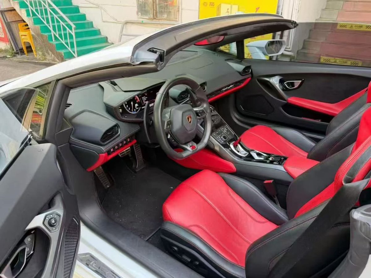 nolimitmiracle's tweet photo. 2018 Lamborghini Huracán, convertible, 5.2L. Excellent condition, to your door step 160M Naira https://t.co/lvqyaQaoRs