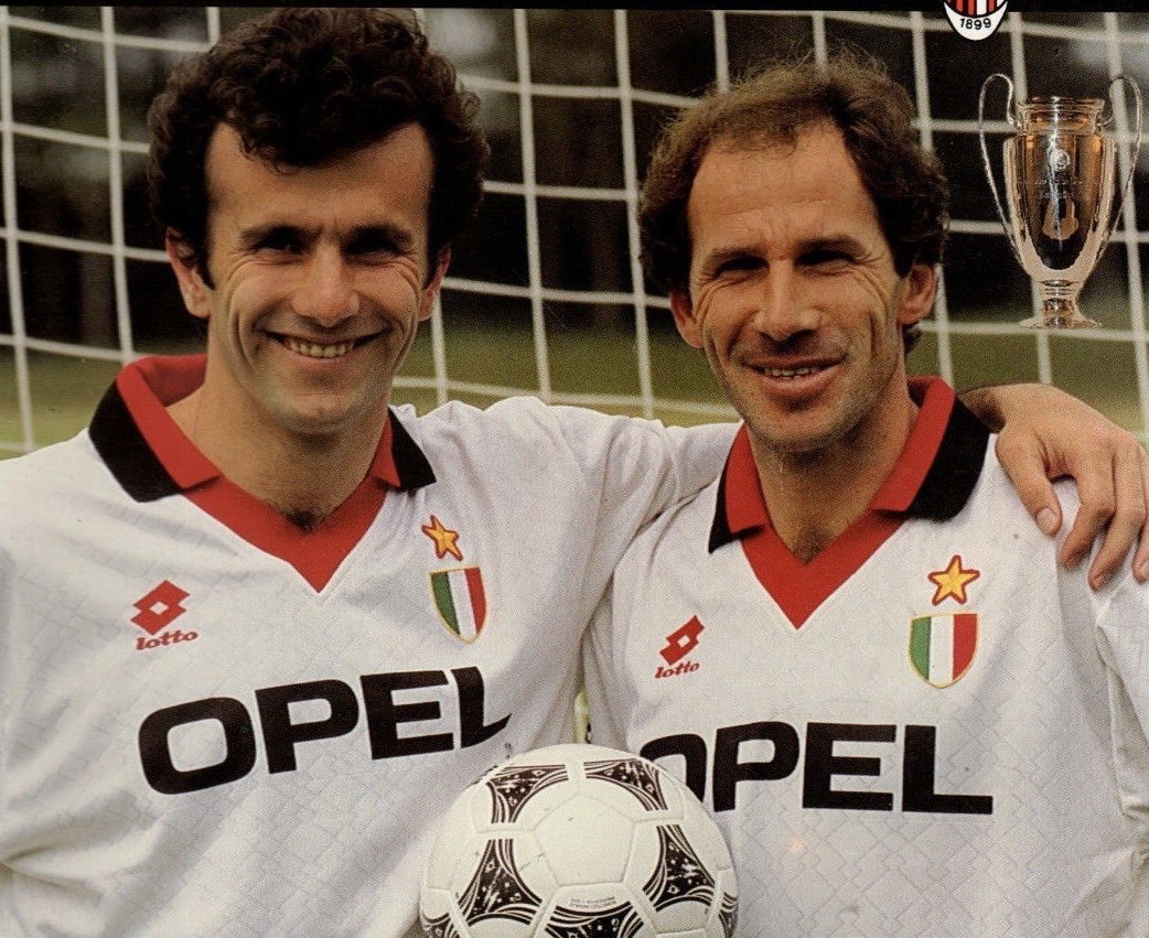 Dex18991's tweet photo. “Verrai a salutarlo?”

"Certo. Farò di tutto, era il mio capitano e un mio amico. Ma perché i funerali non li fanno in Duomo? Lui è Franco Baresi e merita il Duomo, come gli artisti e i politici. Martedì un quarto d’ora prima sarò davanti alla chiesa". https://t.co/jV4rgS9StU