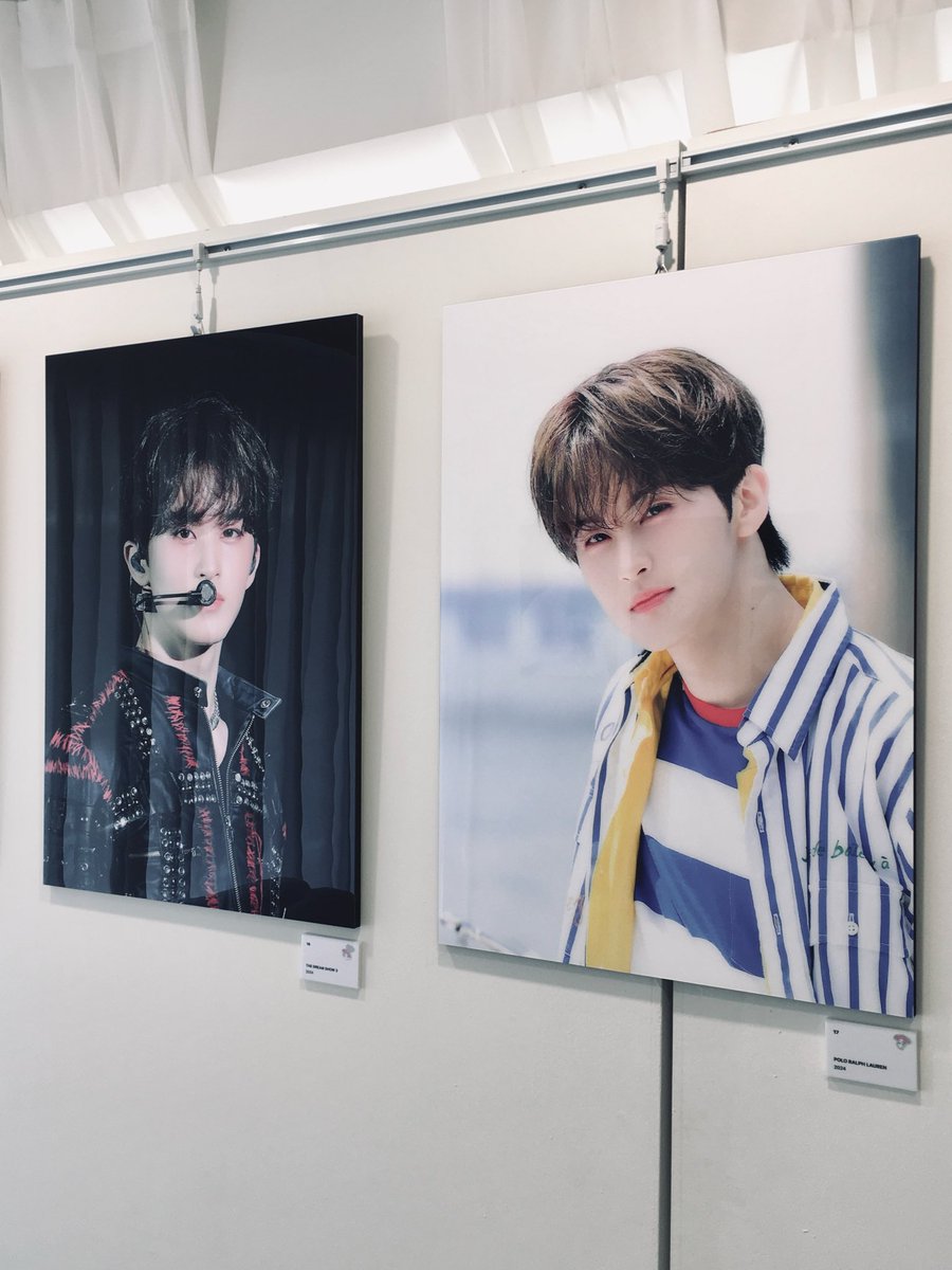 looats's tweet photo. #ARCHIVE_OF_99

마크와 함께 한 애정 가득 10년이 눈에 보이는 곳 💕
내부에 꾸며진 것들이 다 하나하나 마크가 떠올라 더 즐거운 👀🎶 https://t.co/qtb01FBfvE
