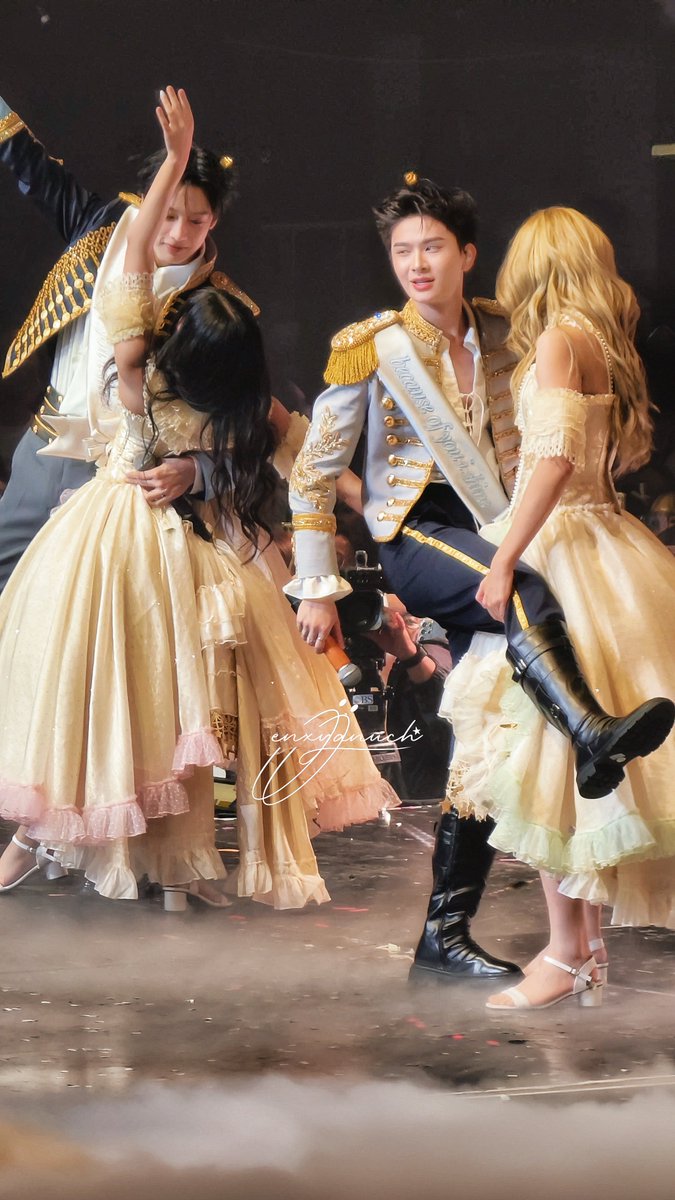 JJenxyanuch's tweet photo. คนนึงจิงจัง อีกคนจิงโจ้ แล้วคสพมันจะเดินหน้ามั้ย ห้ะ https://t.co/Sf2gFlt0qW