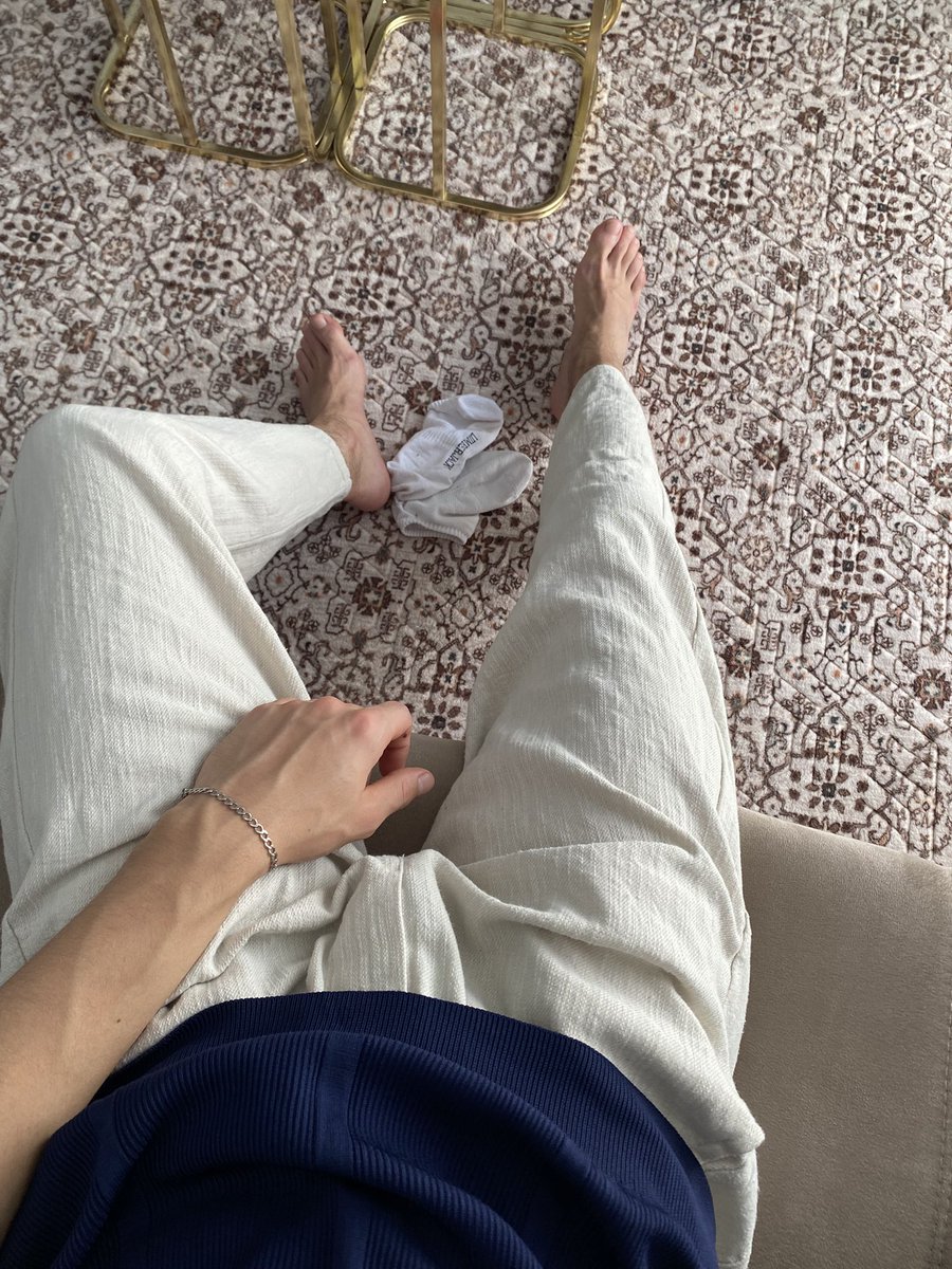 MasterAlfaxf's tweet photo. Çoraplarımı ağzına sokacağım köpekler yazsın #footslave #footworship https://t.co/3nEiAbFhqT