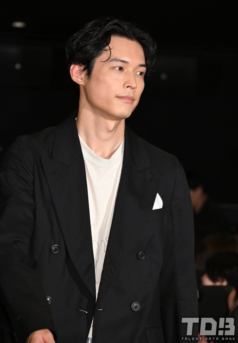 talent_databank's tweet photo. 映画『白鳥とコウモリ』完成披露試写会

SixTONES・松村北斗、“納豆”のタレを入れるタイミングに困惑「毎朝やきもきしてる」

今田美桜から「納豆のフィルムはどういう派？」と投げかけられ「食べるかどうかってことですか？」と天然発言も

https://t.co/WbiwHLuQkH

#映画白鳥とコウモリ #松村北斗 https://t.co/9ZRedfNE5G