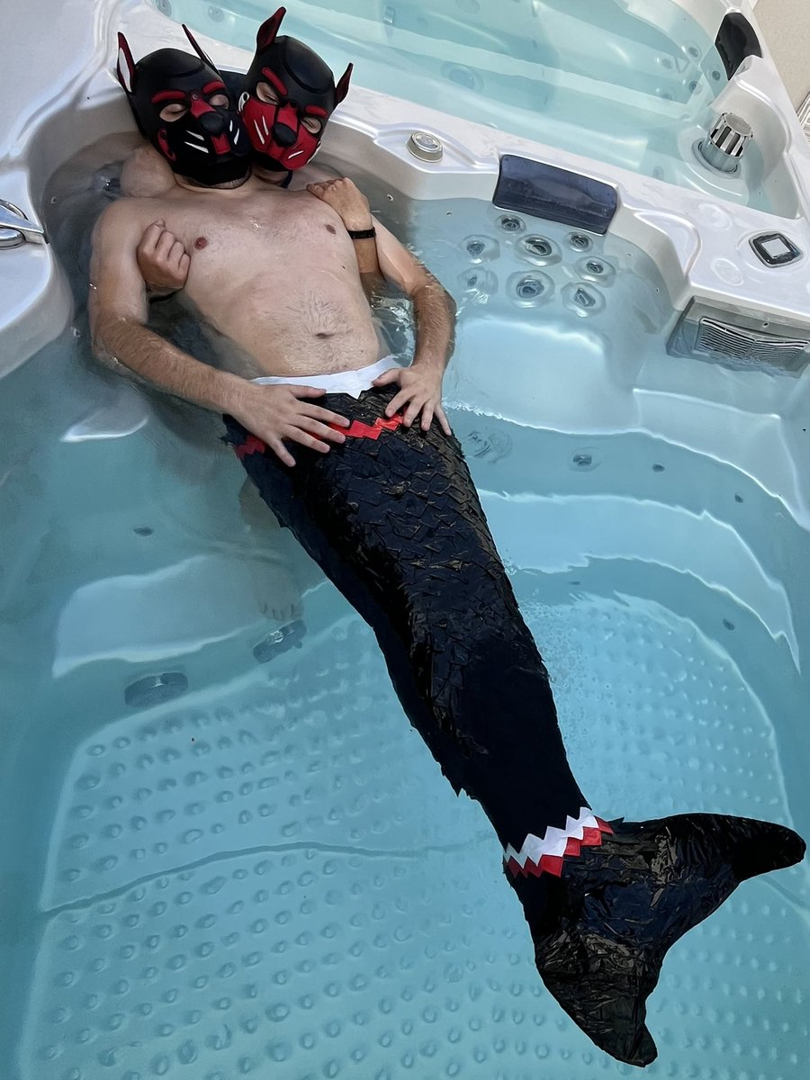 Frenchy_pup's tweet photo. Must have been one of the hardest mummies I built. 3 hours creating every single triangle with tape to create the perfect fish scale effect. Thanks @hantz45 for your patience and help. It really is a art masterpiece https://t.co/pqSJRZsnEL