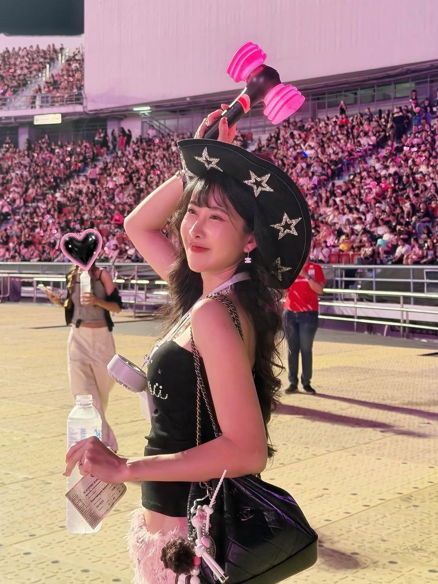 dghnsva5g's tweet photo. 𝑩𝒍𝒂𝒄𝒌𝒑𝒊𝒏𝒌 𝑫𝒂𝒚𝟏 🩷🖤 https://t.co/AyT8rve23H