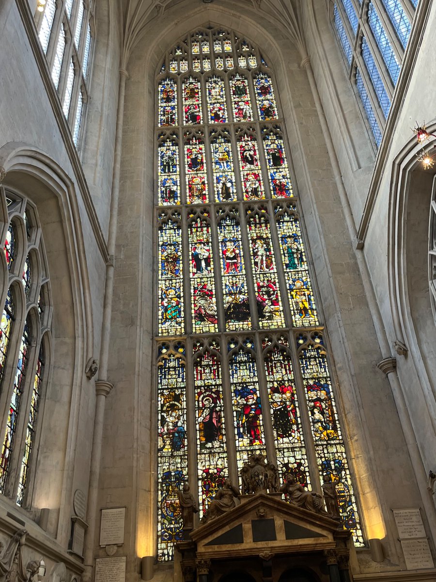 JulieSkillen's tweet photo. #StainedGlassSunday https://t.co/doRAe6yi6p