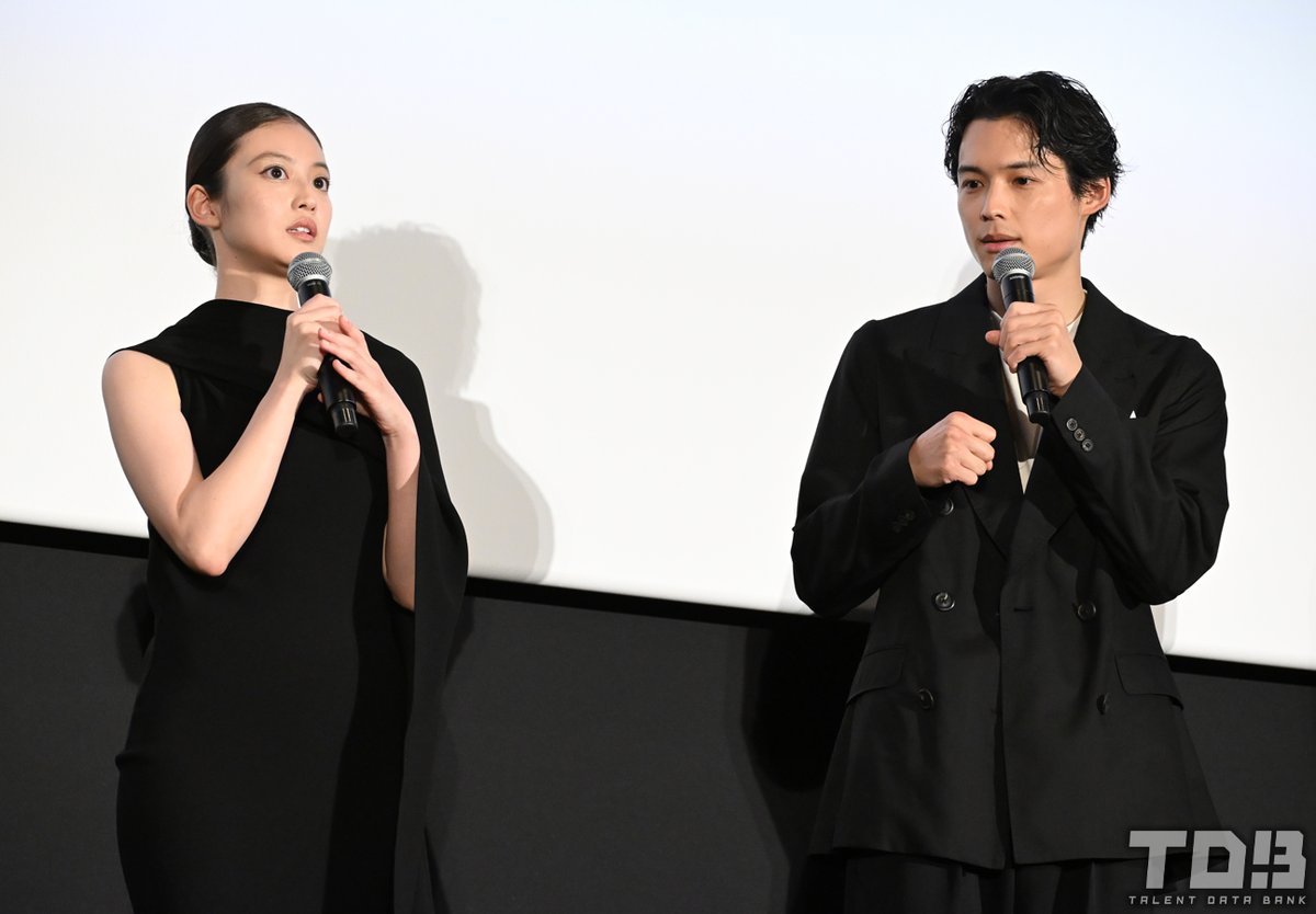 talent_databank's tweet photo. 映画『白鳥とコウモリ』完成披露試写会

SixTONES・松村北斗、“納豆”のタレを入れるタイミングに困惑「毎朝やきもきしてる」

今田美桜から「納豆のフィルムはどういう派？」と投げかけられ「食べるかどうかってことですか？」と天然発言も

https://t.co/WbiwHLuQkH

#映画白鳥とコウモリ #松村北斗 https://t.co/9ZRedfNE5G