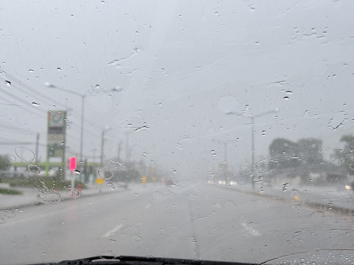 plkout69's tweet photo. พิษณุโลกฝนตกไปหลบฝนห้องใครได้บ้าง https://t.co/DJHN20Fzls